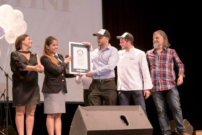 Entrega del certificado Guinness World Records a Montecatini y D’Ancona